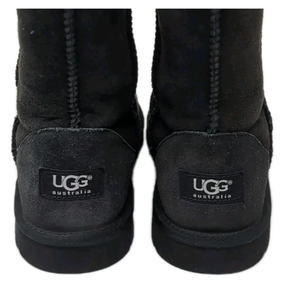 UGG Australia Short 5251 Sheepskin Boots Womens Size 6 US 36 EU‎ Black Suede